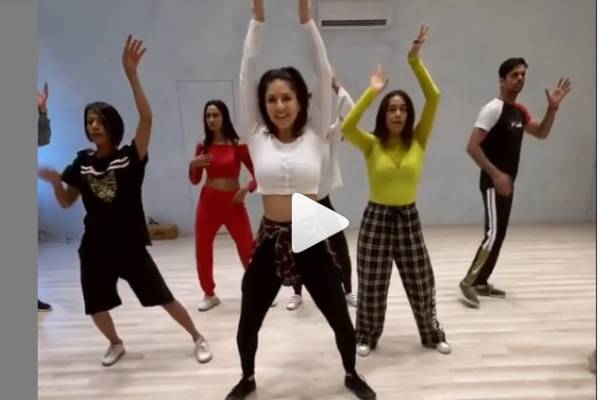 sunny leone dance on laila oh laila song