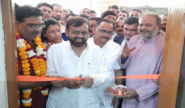 सिरोही में सभापति कार्यालय का उद्घाटन करते विधायक संयम लोढ़ा।