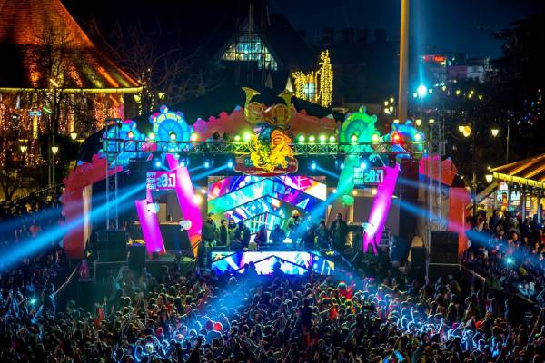 Himachal Pradesh decorating for Christmas and New Year