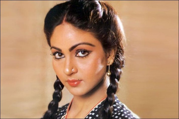 Special on Bollywood Actress Rati Agnihotri birthday