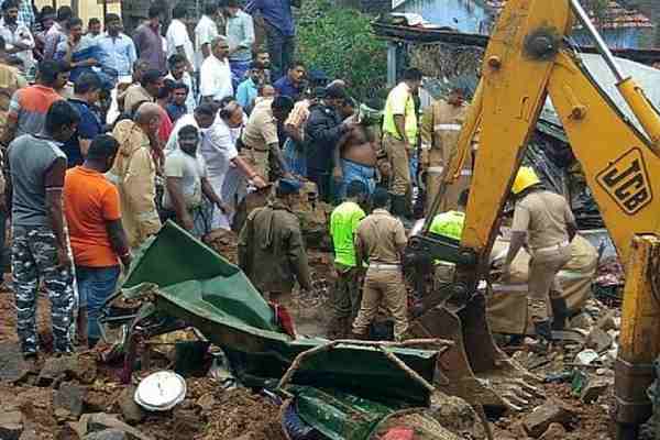 15 killed due to three houses falling in Tamil Nadu