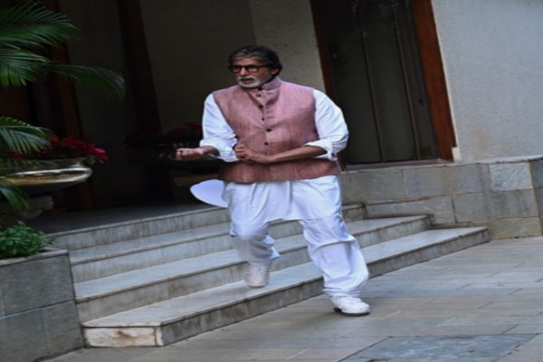 Amitabh Bachchan sings national Anthem with Divyang children