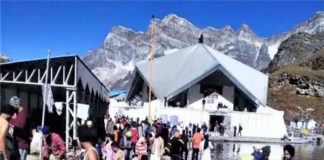 the holy shrine of the Sikhs Hemkund Sahib closed for winter