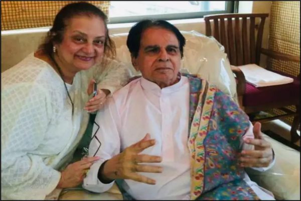 Dilip Kumar shared photo with Saira Banu