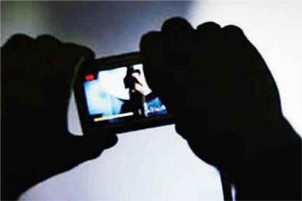 Photography gone viral of a woman on the internet after rape in Baghpat