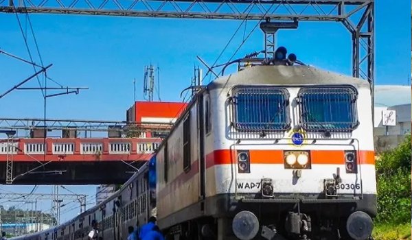 नववर्ष पर रेल आरक्षण की आधुनिक वेबसाइट का तोहफा देगी रेलवे - Sabguru News