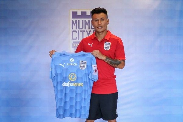 Mumbai City contracts Jackichand