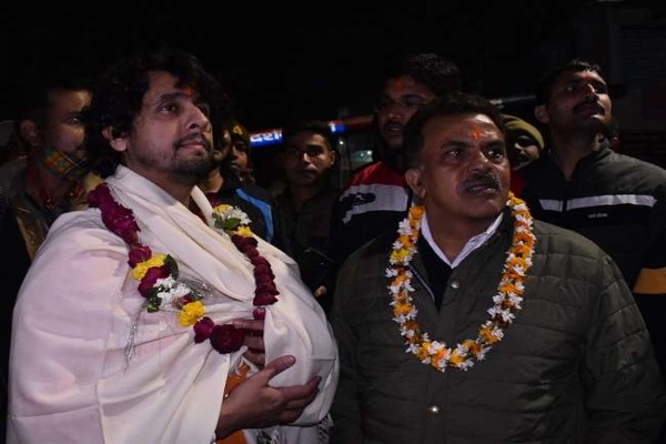 Renowned singer Sonu Nigam visited Ramlala and prayed in Hanumangarhi