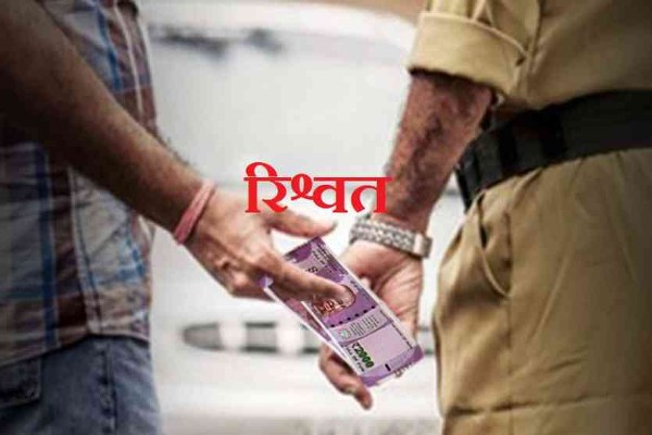 ACB caught three policemen taking bribe in Gujarat