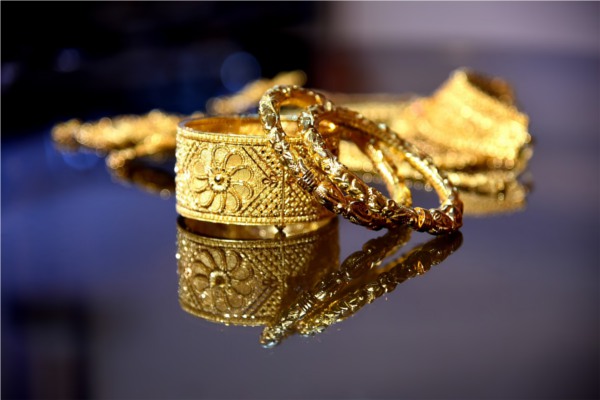 Bullion MCX gold become costlier by Rs 490 and silver by Rs 711