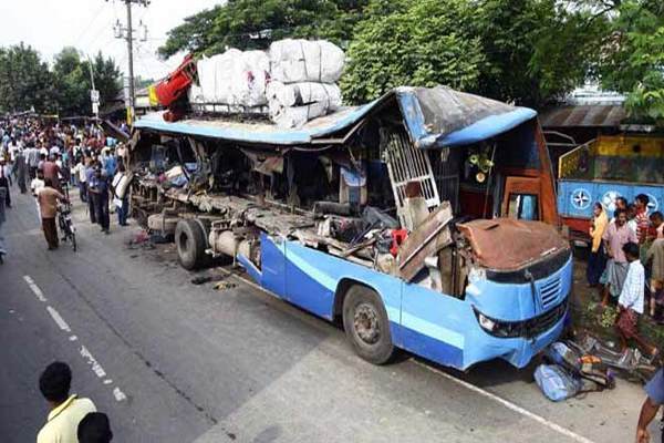 Six killed and more than 50 injured in road accident in Bangladesh