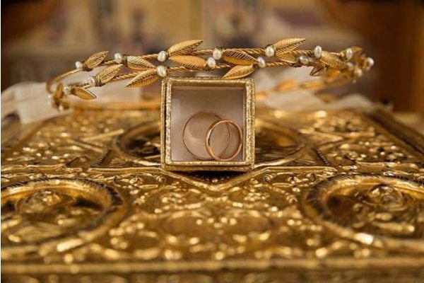 Gold is cheaper by Rs 229 and silver by Rs 285 in MCX futures market
