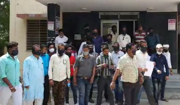 सिरोही के कांग्रेस सभापति मनु मेवाड़ा के खिलाफ लामबंद हुए जिले के पत्रकार।