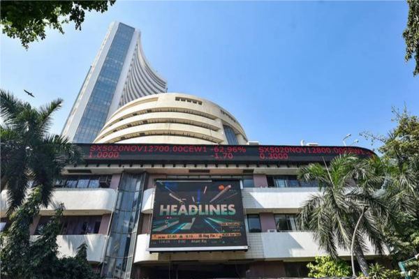 Sensex crosses 5,1400 points and Nifty crosses 15200 points in buying