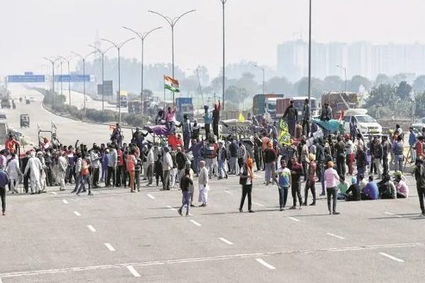 KMP Expressway jammed with farmers tractors in Sonipat district of Haryana