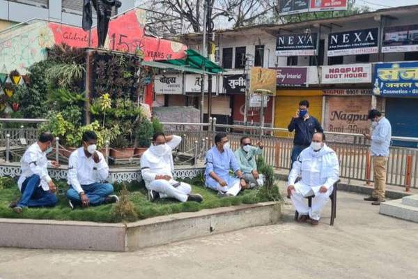 Congress legislators sit on dharna regarding Corona system in Chhindwara