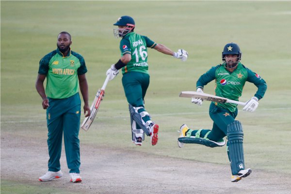 Pakistan last ball thrilling win by three wickets