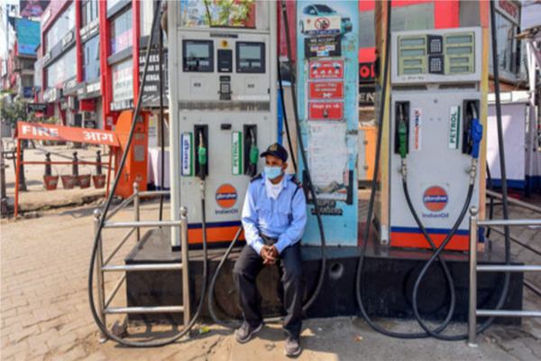 Petrol and diesel prices in the country remain stable for the second day