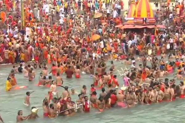 About 20 lakh people took bath on the second royal bath of Mahakumbh