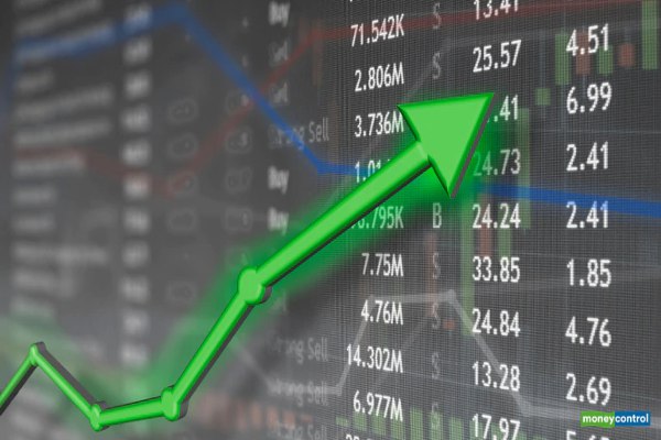 Sensex and Nifty close with gains in stock market