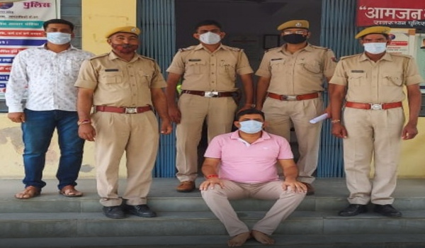 सिरोही पुलिस गिरफ्त में पुलिस-तस्कर गठबंधन के मुख्य अभियुक्त आनंदपाल सिंह।