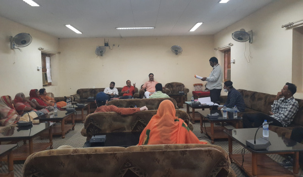 सिरोही नगर परिषद की सफाई समिति की बैठक में मौजूद समिति पदाधिकारी और सदस्य।
