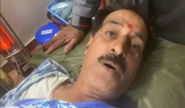 माउंट आबू में मारपीट में घायल नेता प्रतिपक्ष सुनील आचार्य।