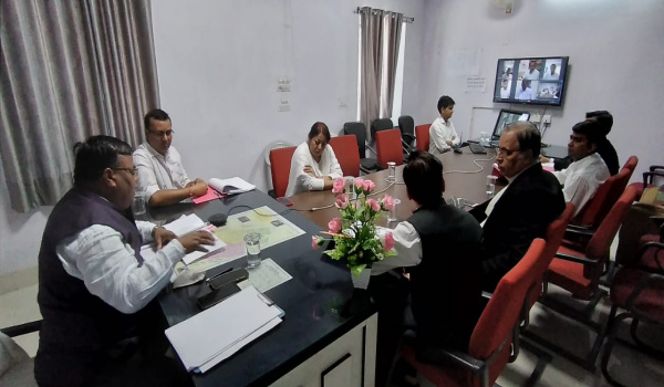 सिरोही में राष्ट्रीय लोक अदालत को लेकर आयोजित बैठक को सम्बोधित करते जिला विधिक सेवा प्राधिकरण अध्यक्ष जिला न्यायाधीश विक्रांत गुप्ता।
