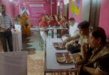 गनाहेड़ा की इन्दिरा रसोई में कलक्टर व एसपी ने चखा भोजन का स्वाद