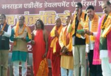 मकर संक्रांति महोत्सव में भक्तों ने गोवंश की सेवा कर किया दान पुण्य