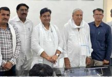 लोकसभा प्रत्याशी चौधरी ने कांग्रेस सुप्रीमो डोटासरा को सौंपी समीक्षात्मक रिपोर्ट