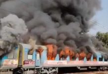 ताज एक्सप्रेस में आग लगने से तीन कोच क्षतिग्रस्त, कोई हताहत नहीं