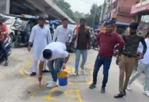 अजमेर के कांग्रेस कार्यकर्ताओं ने किया अनूठा विरोध प्रदर्शन