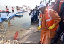 मुख्यमंत्री योगी ने संगम तट पर किया स्वच्छता अभियान का शुभारंभ