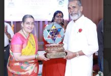 सनातन संस्था की श्रीचित्शक्ति अंजली गाडगीळजी को ॐ शिव शक्ति ॐ पुरस्कार