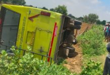 कोटपुतली बहरोड़ में बस पलटने से 15 लोग घायल