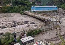 हिमाचल प्रदेश में 5 स्थानों पर बादल फटे, 2 लोगों की मौत, 9 लापता