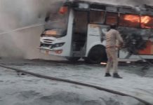 अयोध्या में कांवरियों को लेकर आई बस में लगी आग