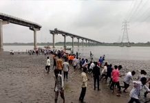 गुजरात में महिसागर नदी पर पुल ढहने से मृतकों की संख्या बढ़कर 17