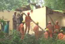 दिल्ली में दरगाह फ़तेह की दीवार गिरने से 3 महिलाओं समेत 6 लोगों की मौत