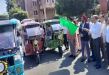 क्लीन एंड ग्रीन कैंपस : एमडीएसयू में छात्रों के लिए निःशुल्क ई-रिक्शा सेवा प्रारंभ