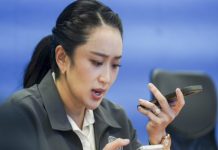 कंबोडियाई तानाशाह के साथ लीक हुए फ़ोन कॉल कांड के बाद थाईलैंड की प्रधानमंत्री को पद से हटाया गया