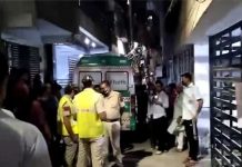 दिल्ली : घर में मिला महिला का सड़ा हुआ शव, पति की हालत गंभीर