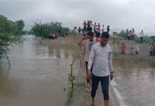 50 साल बाद चली कायड गांव के तालाब की चादर, खुशी से बांटे लड्डू