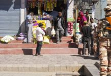 लेह में तीन दिन बाद कर्फ्यू में ढील, मोबाइल इंटरनेट बंद