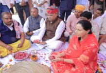 ध्वजारोहण के साथ पुष्कर मेले का पारंपरिक शुभारम्भ, सांस्कृतिक उमंग की छटा बिखरी