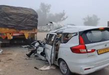 श्रीगंगानगर में कार सड़क किनारे खड़े ट्रक से टकराई, 3 युवकों की मौत