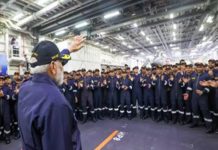 मोदी ने नौसैनिकों के साथ मनाई दिवाली, कहा सैन्य क्षमता का प्रतिबिंब है आईएनएस विक्रांत