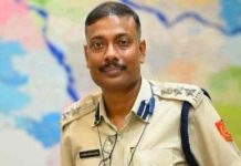 महिला और बच्चों को पीटने के आरोपी कूचबिहार के एसपी द्युतिमान भट्टाचार्य को पद से हटाया