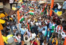 वॉल्वो बसों से उतरकर भाजपा कार्यकर्ताओं ने दिया स्वदेशी का संदेश